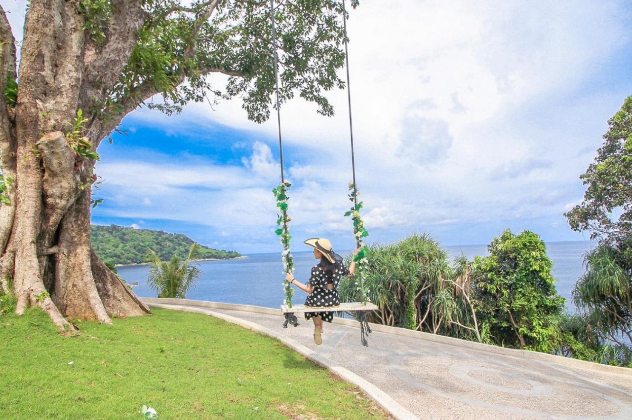 The Shore At Katathani - Adult Only - Sha Extra Plus Praia de Kata Exterior foto The swing at the top of Mount Pulag