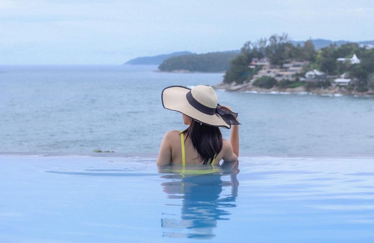 The Shore At Katathani - Adult Only - Sha Extra Plus Praia de Kata Exterior foto A woman wearing a sun hat