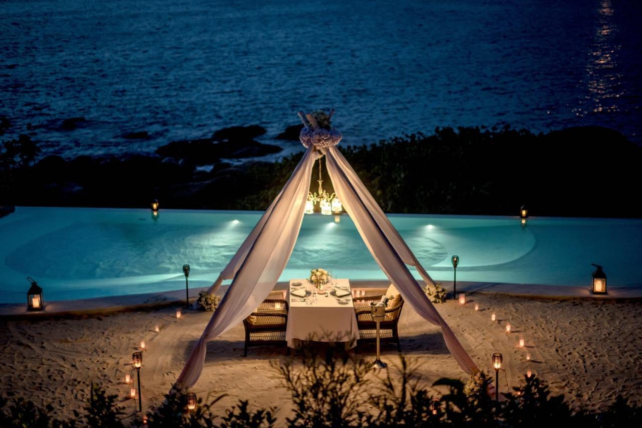 The Shore At Katathani - Adult Only - Sha Extra Plus Praia de Kata Exterior foto A romantic dinner at the beach