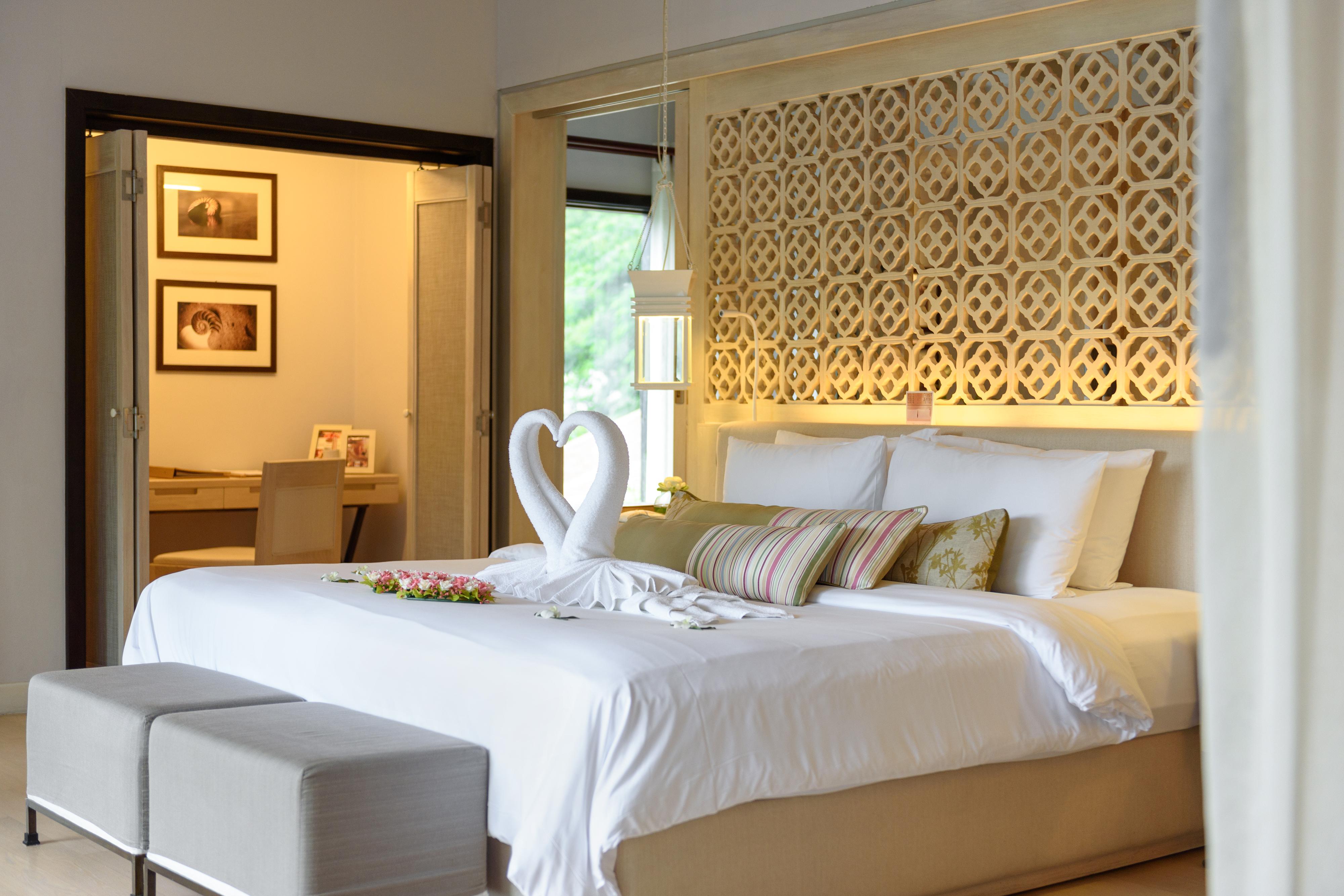 The Shore At Katathani - Adult Only - Sha Extra Plus Praia de Kata Exterior foto A bedroom at the resort