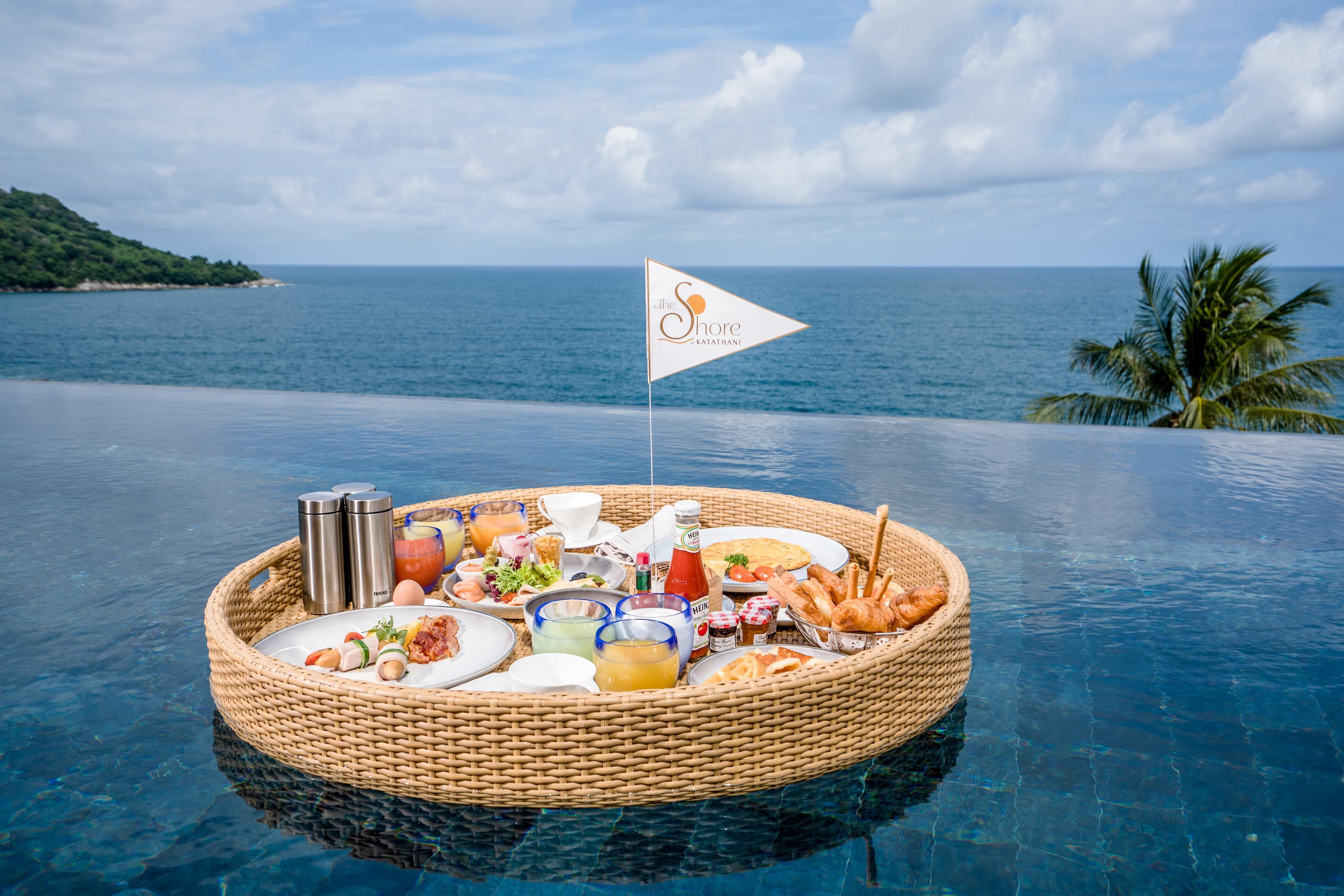 The Shore At Katathani - Adult Only - Sha Extra Plus Praia de Kata Exterior foto Floating breakfast at the resort