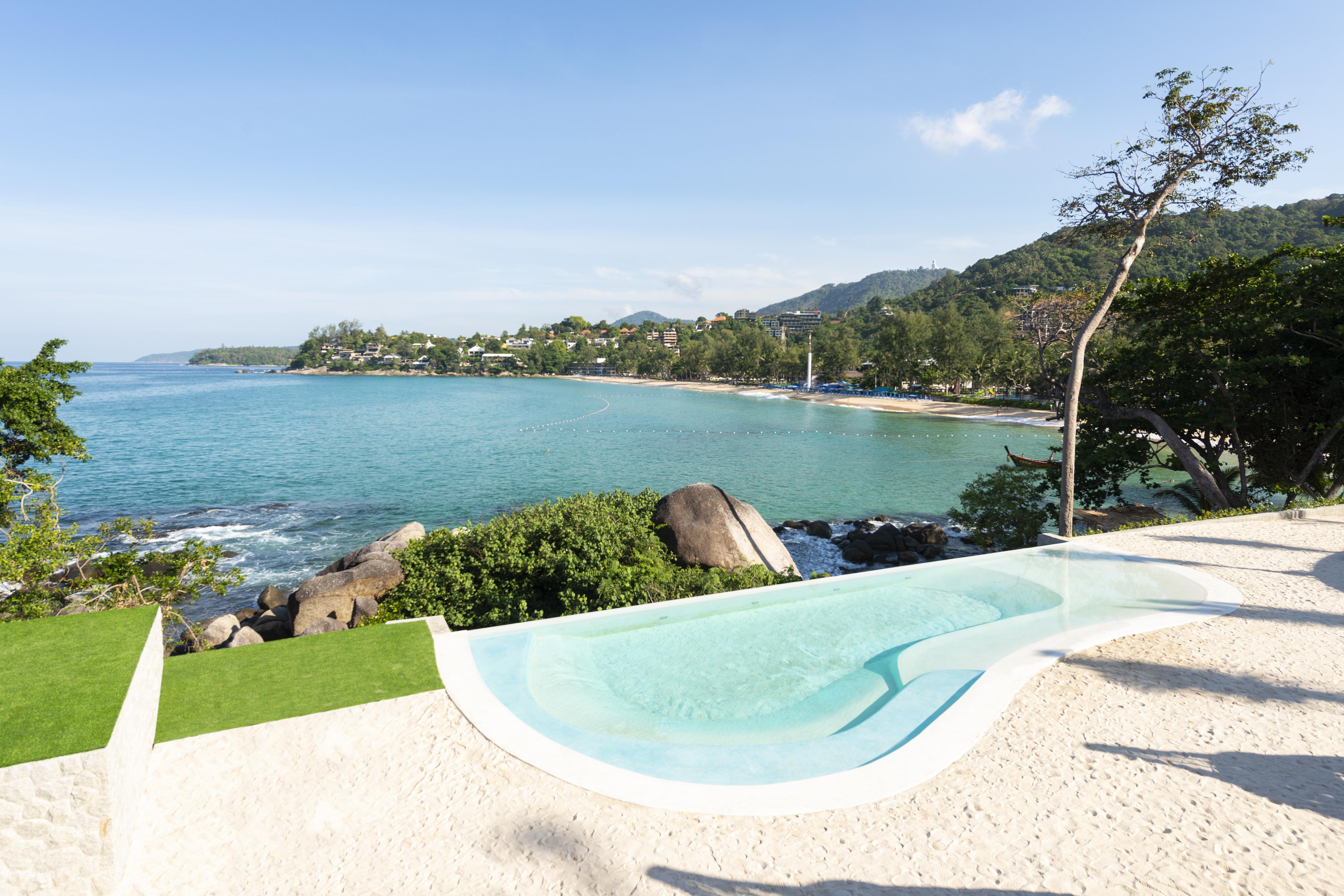 The Shore At Katathani - Adult Only - Sha Extra Plus Praia de Kata Exterior foto View of the bay from the resort