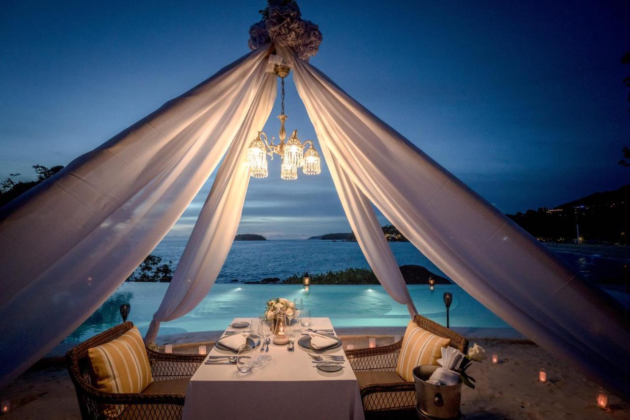 The Shore At Katathani - Adult Only - Sha Extra Plus Praia de Kata Exterior foto A romantic dinner at a resort